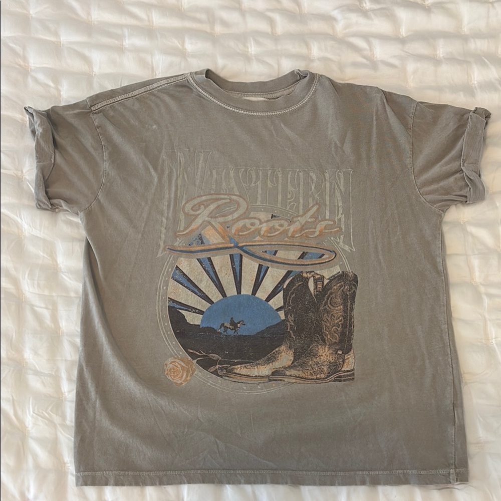 Altar'd State Gray Short Sleeve Tee with Graphic Design